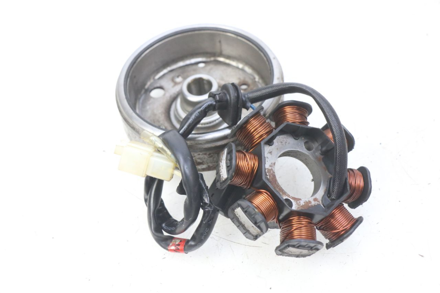 photo de ROTOR STATOR PEUGEOT VIVACITY NEW 4T 50 (2008 - 2017) - Zoom sullo stato d'uso