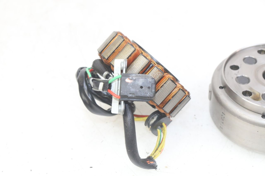 photo de ROTOR STATOR DAELIM VJ ROADWIN FI 125 (2008 - 2017) - Dettagli dei punti di fissaggio