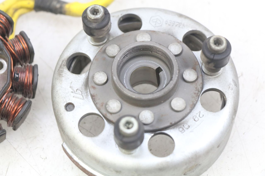 photo de ROTOR STATOR PIAGGIO X8 125 (2004 - 2007) - Stato della superficie e materiale