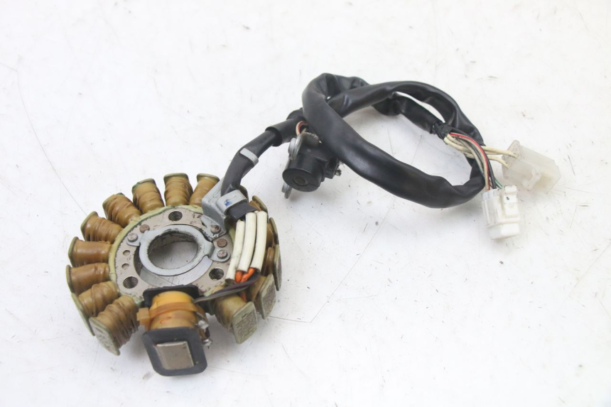 photo de STATORE YAMAHA YP MAJESTY 125 (2007 - 2010) - Dettagli dei punti di fissaggio