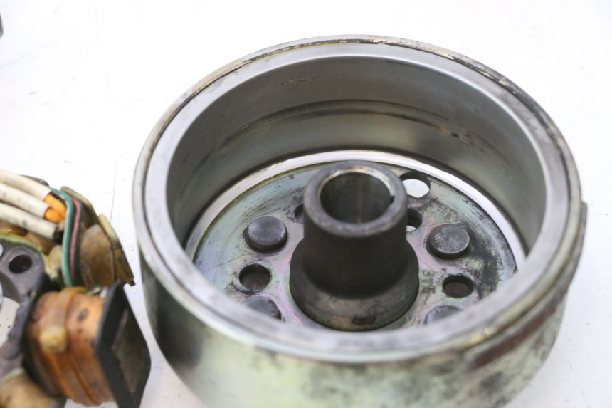 photo de ROTOR STATOR YAMAHA YP MAJESTY 125 (1998 - 2001) - Altra vista dell'articolo