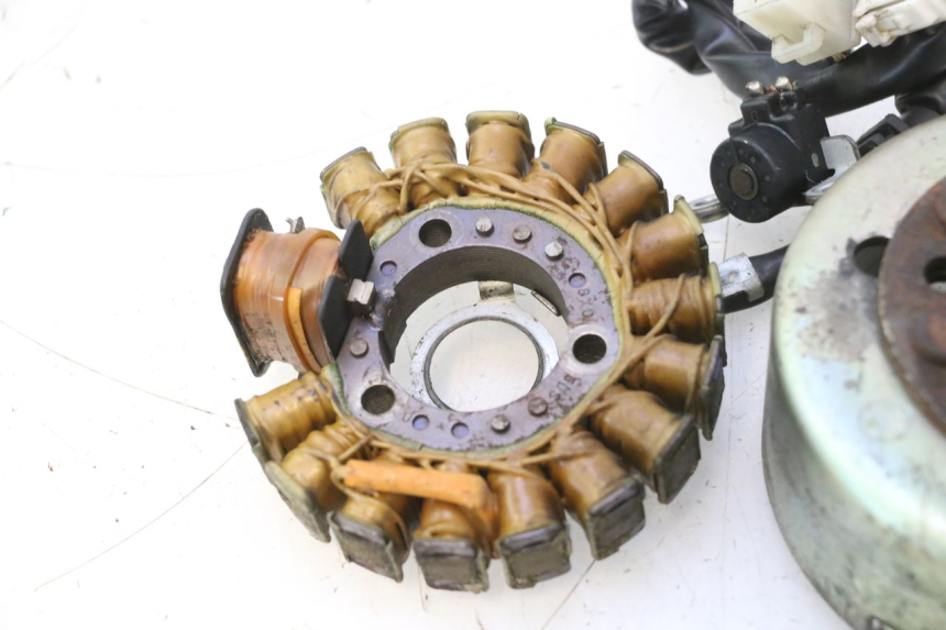 photo de ROTOR STATOR YAMAHA YP MAJESTY 125 (1998 - 2001) - Foto prodotto supplementare