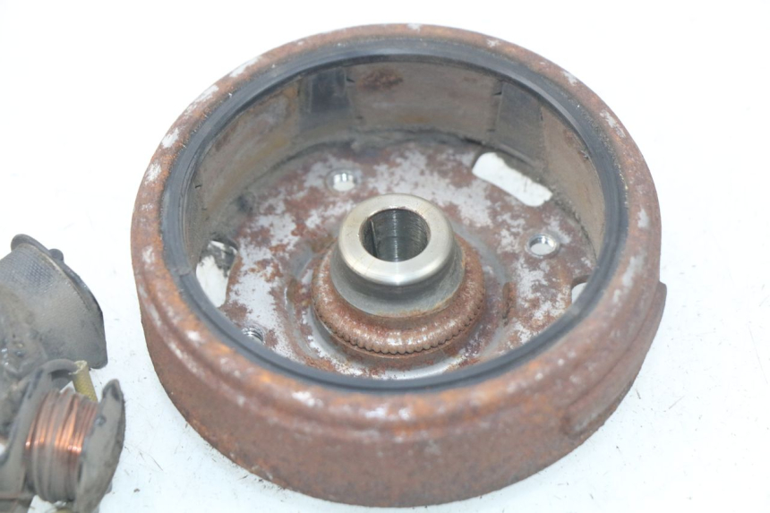 photo de ROTOR STATOR PEUGEOT ZENITH 50 (1994 - 1999) - Dettagli dei punti di fissaggio