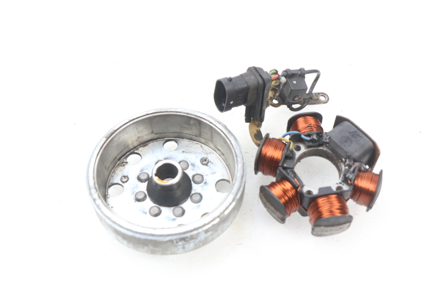 photo de ROTOR STATOR PIAGGIO ZIP 2T 50 (2009 - 2019) - Altra angolazione