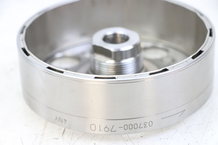 photo de VOLANO SUZUKI GSR 750 (2011 - 2017) - Dettaglio del componente