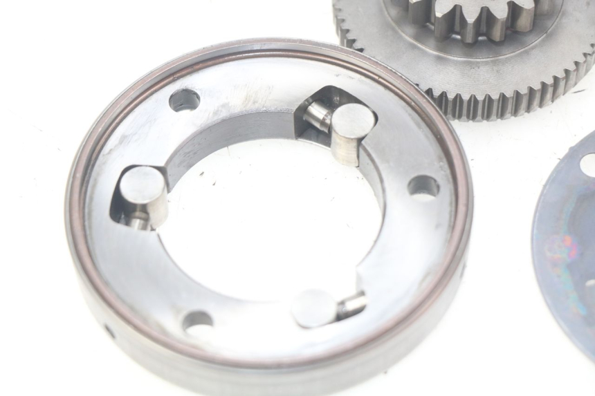 photo de RUOTA LIBERA AVVIATORE SUZUKI BURGMAN 125 (2007 - 2014) - Altra angolazione