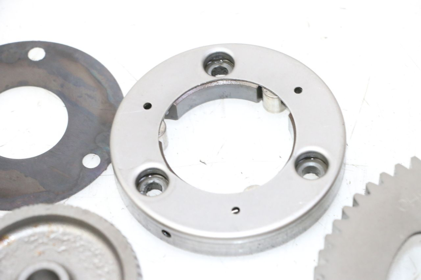 photo de RUOTA LIBERA AVVIATORE SUZUKI BURGMAN 125 (2007 - 2014) - Primo piano tecnico