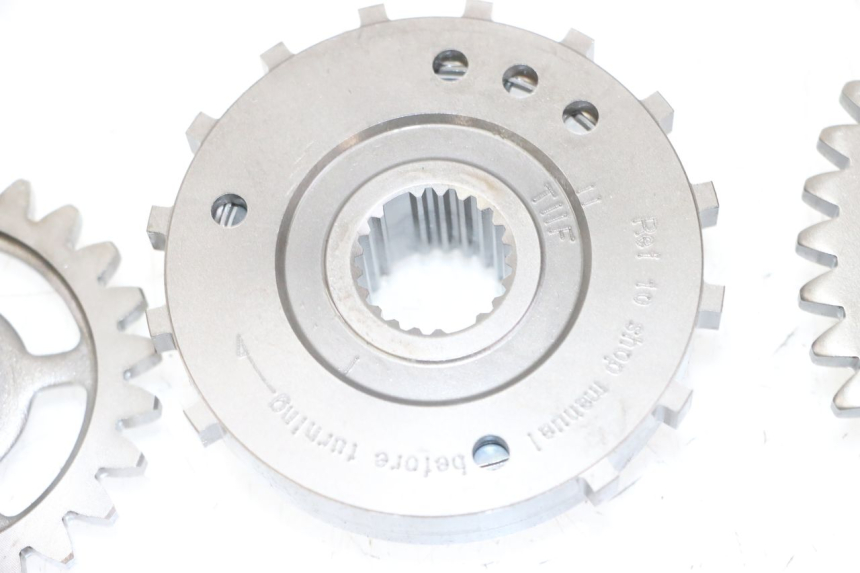 photo de RUOTA LIBERA AVVIAMENTO HONDA CB R 1000 (2018 - 2023) - Primo piano tecnico