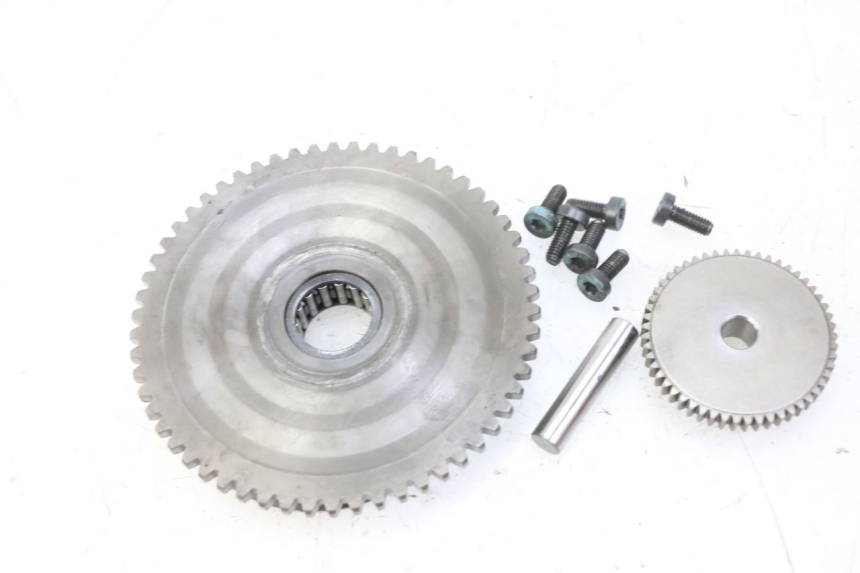 photo de RUOTA LIBERA MOTORINO AVVIAMENTO HONDA CBF 125 (2009 - 2015) - Primo piano tecnico