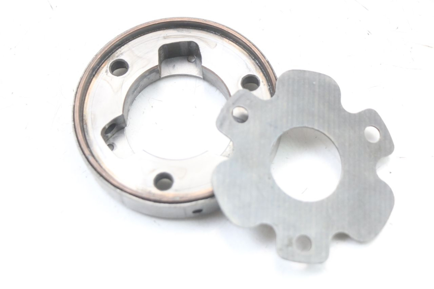 photo de RUOTA LIBERA AVVIAMENTO HYOSUNG GV AQUILA 125 (2000 - 2009) - Primo piano tecnico