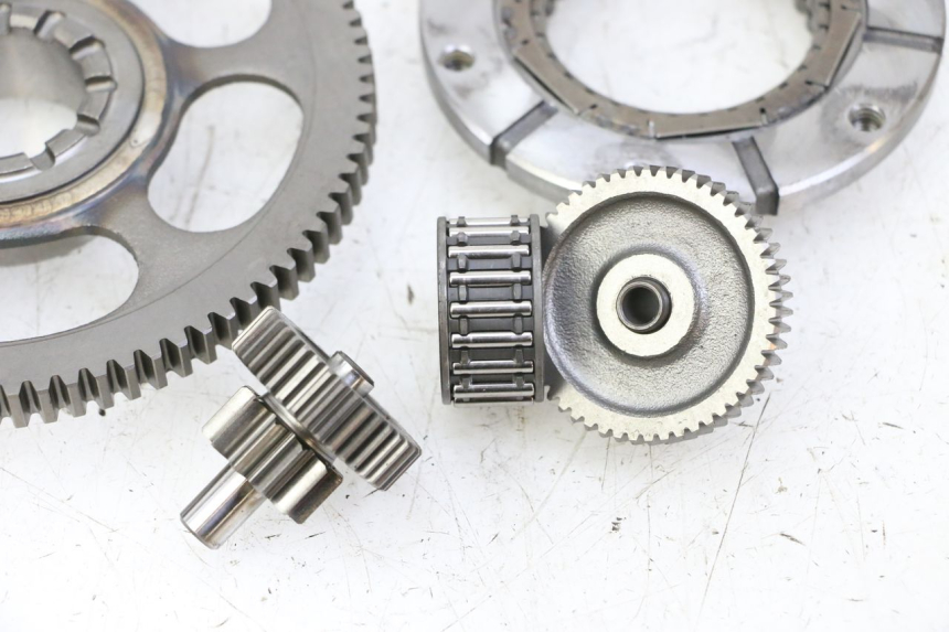 photo de RUOTA LIBERA AVVIAMENTO HONDA NTV DEAUVILLE 650 (2001 - 2006) - Primo piano tecnico