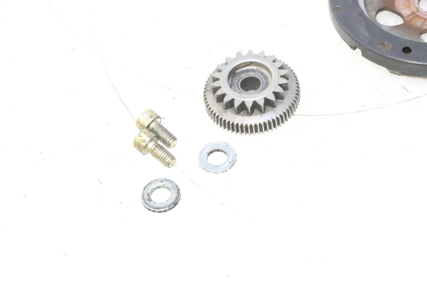 photo de RUOTA LIBERA AVVIAMENTO YAMAHA SLIDER 50 (1999 - 2004) - Primo piano tecnico