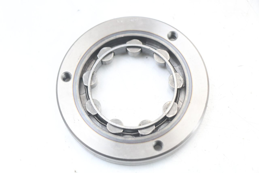 photo de RUOTA LIBERA AVVIAMENTO SUZUKI VL INTRUDER 125 (2004 - 2007) - Primo piano tecnico