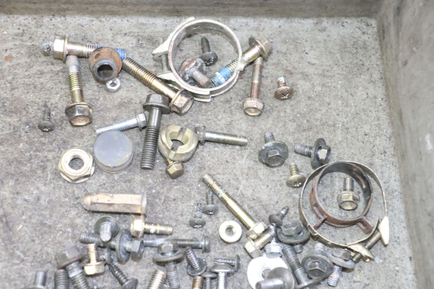 photo de SAC VITI BULLONI KYMCO AGILITY 4T 50 (2005 - 2018) - Altra angolazione