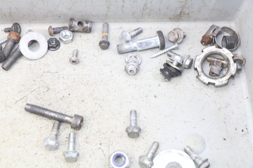 photo de SAC VITI BULLONE MBK BOOSTER SPIRIT NAKED 50 (2004 - 2017) - Zoom sullo stato d'uso