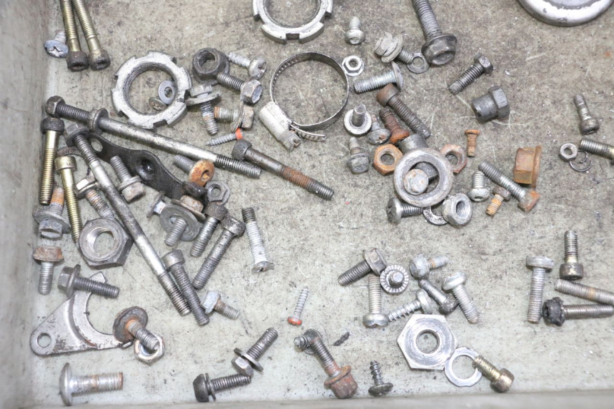 photo de SAC VITI BULLONE MBK BOOSTER SPIRIT NAKED 50 (2004 - 2017) - Zoom sullo stato d'uso