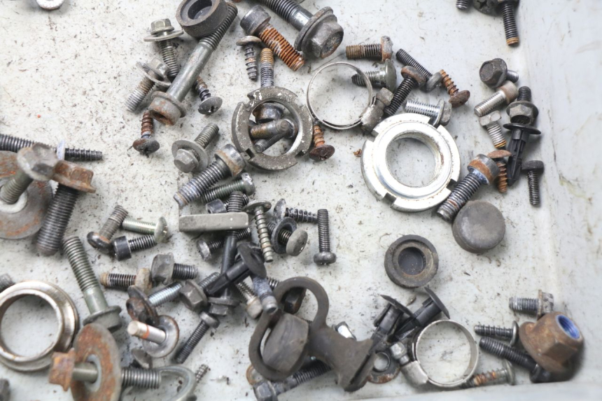 photo de SAC VITI BULLONE SUZUKI BURGMAN 125 (2007 - 2014) - Zoom sullo stato d'uso