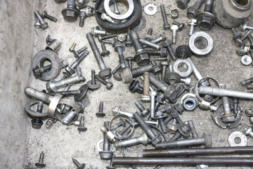 photo de SAC VITI BULLONE SUZUKI BURGMAN 125 (2007 - 2014) - Altra angolazione