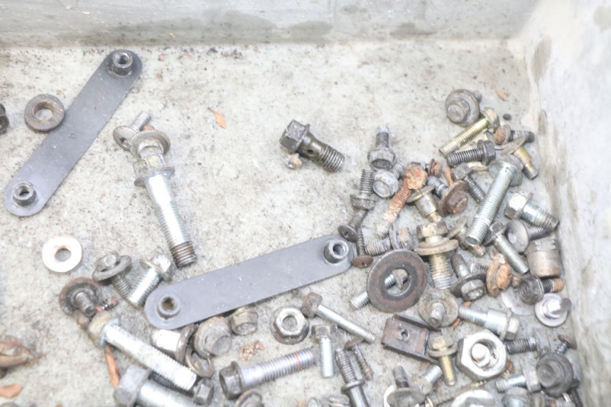 photo de SAC VITI BULLONE HONDA FES PANTHEON 2T 125 (1998 - 2002) - Altra angolazione