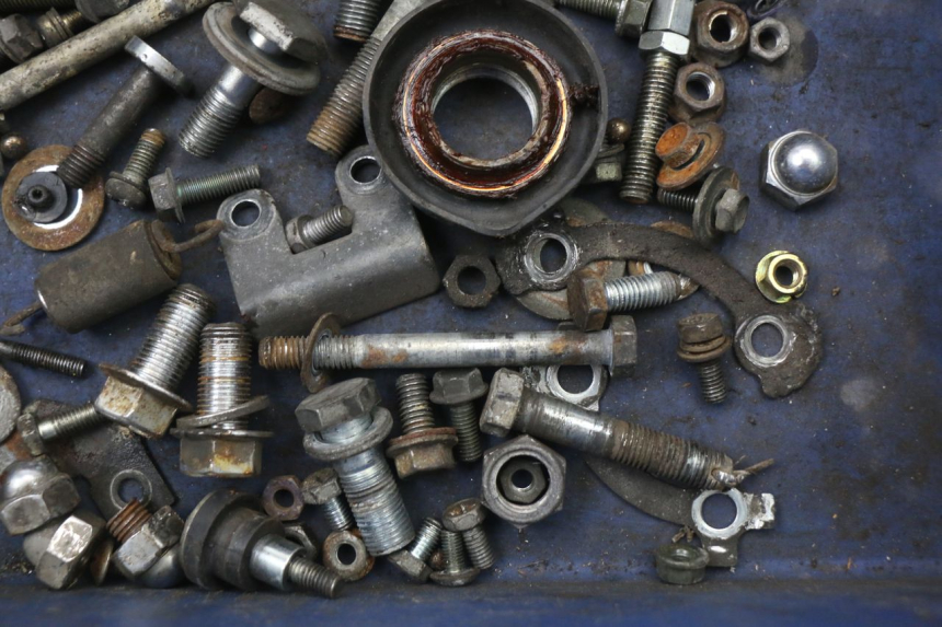 photo de VITI SUZUKI GN 125 (1997 - 2000) - Primo piano tecnico