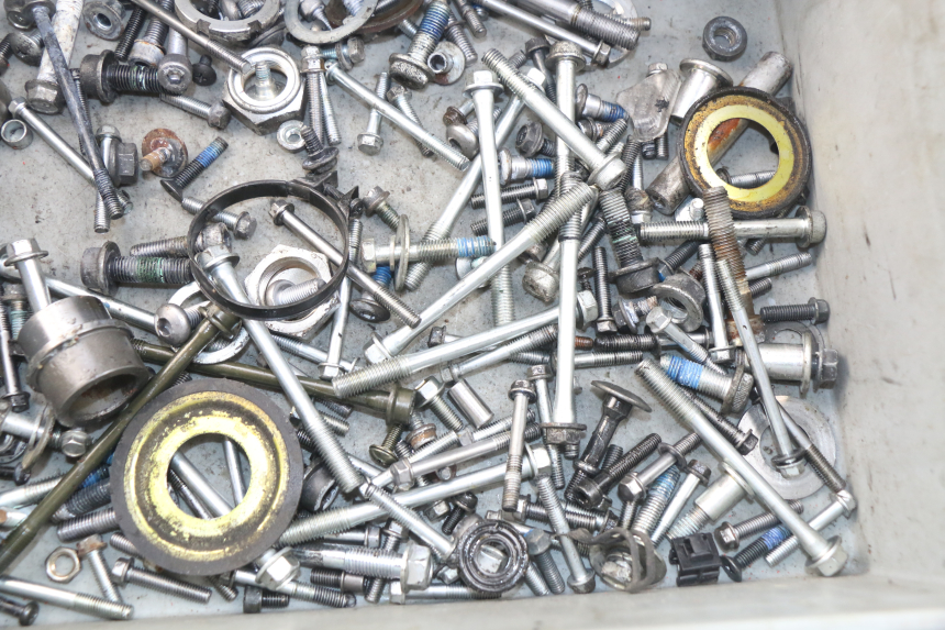 photo de VITI SUZUKI GSR 600 (2005 - 2012) - Altra angolazione