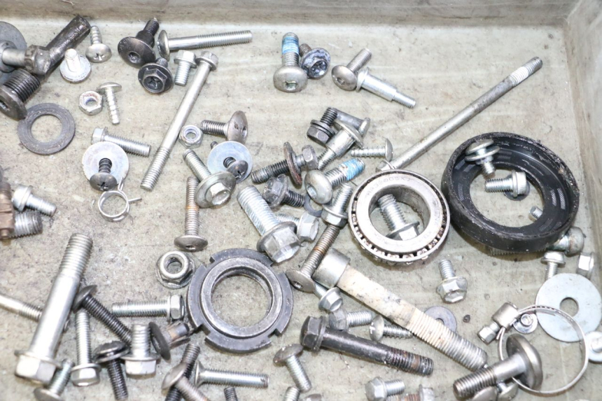 photo de VITI SUZUKI GSR 750 (2011 - 2017) - Altra angolazione