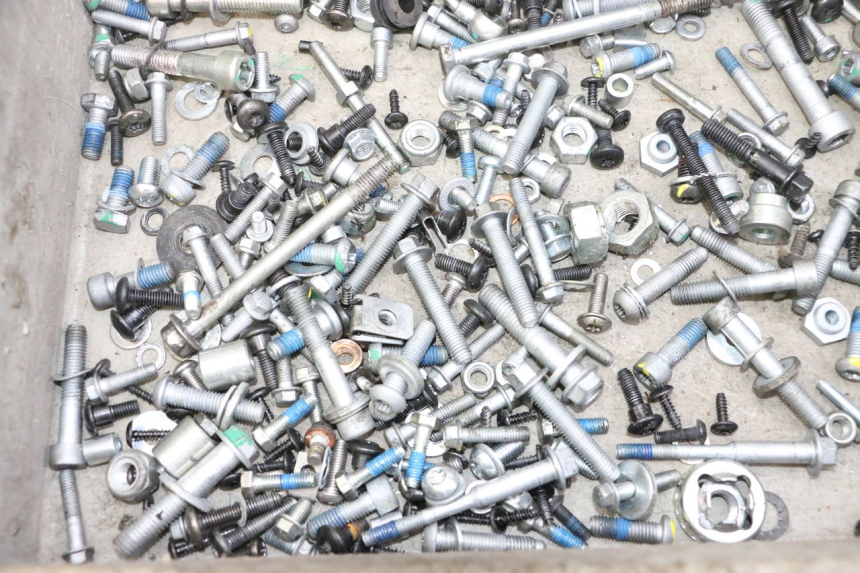 photo de VITI PIAGGIO MP3 HPE 310 (2024 - 2025) - Altra angolazione