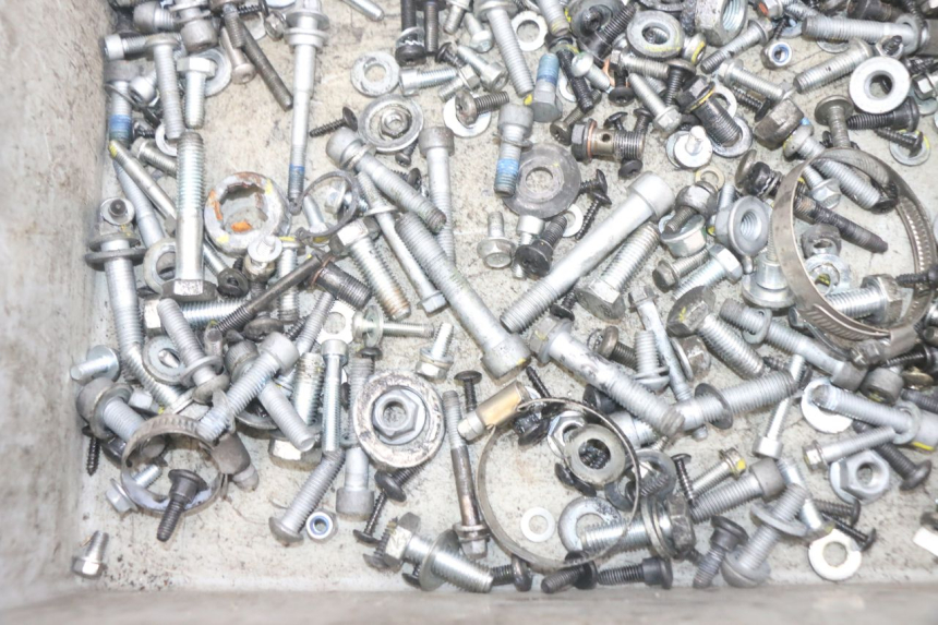 photo de VITI PIAGGIO MP3 HPE 300 (2019 - 2026) - Altra angolazione