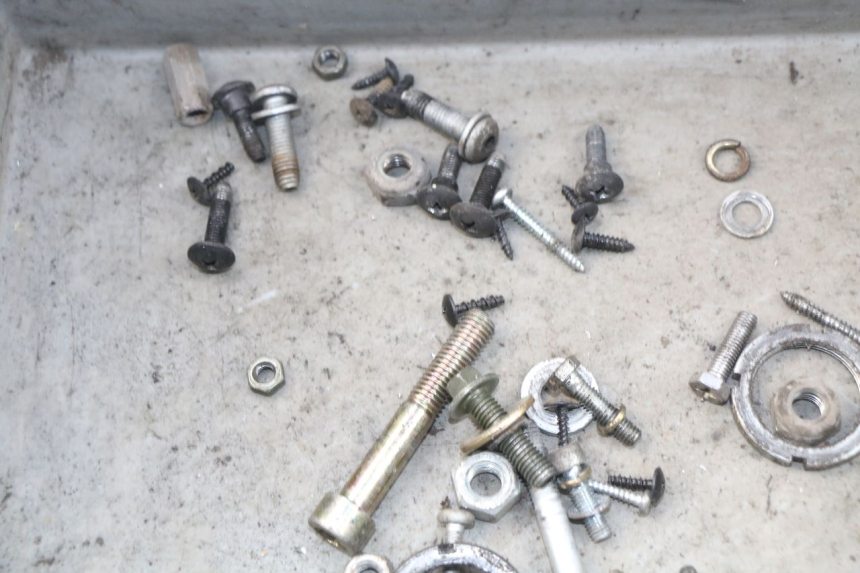 photo de SAC VITI BULLONI PIAGGIO NEW TYPHOON 50 (2010 - 2017) - Altra angolazione