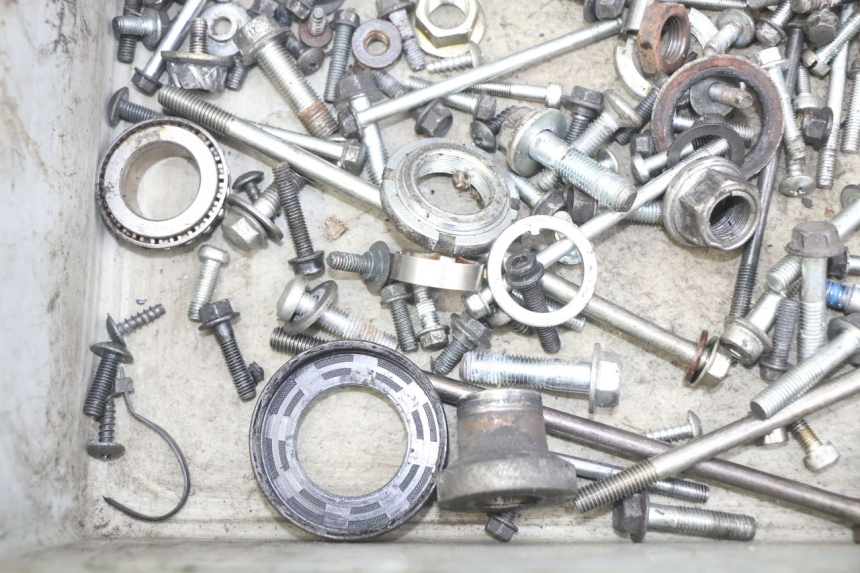 photo de SAC VITI BULLONI SUZUKI SIXTEEN 125 (2008 - 2010) - Dettaglio del componente