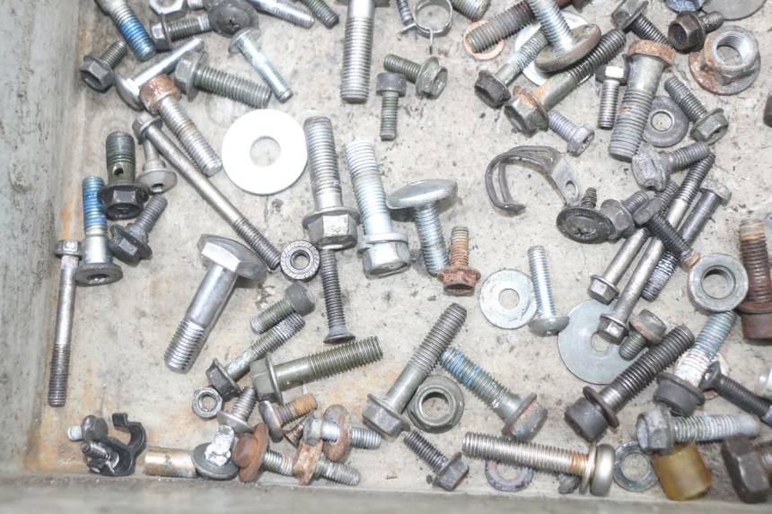 photo de VITI SUZUKI GS F 500 (2004 - 2007) - Altra angolazione