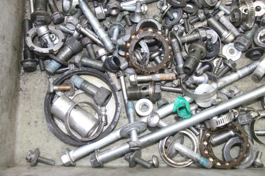 photo de VITI SUZUKI SV S 650 (2003 - 2009) - Altra angolazione