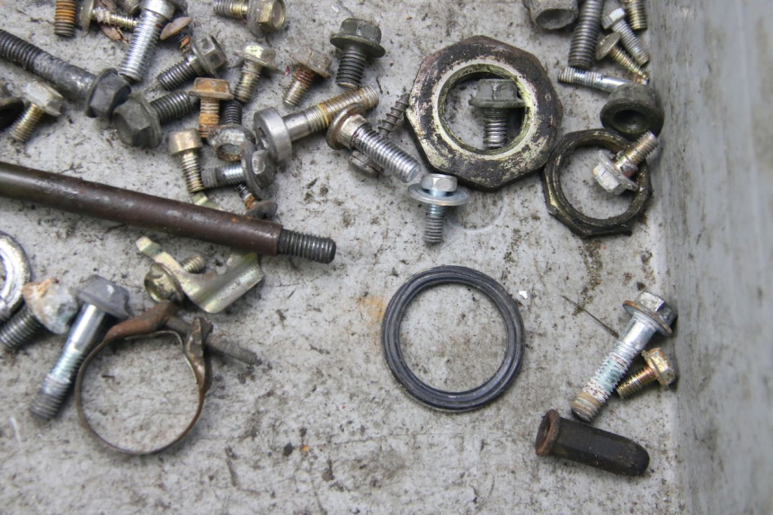 photo de SAC VITI BULLONI PEUGEOT TWEET 4T 50 (2010 - 2014) - Altra angolazione