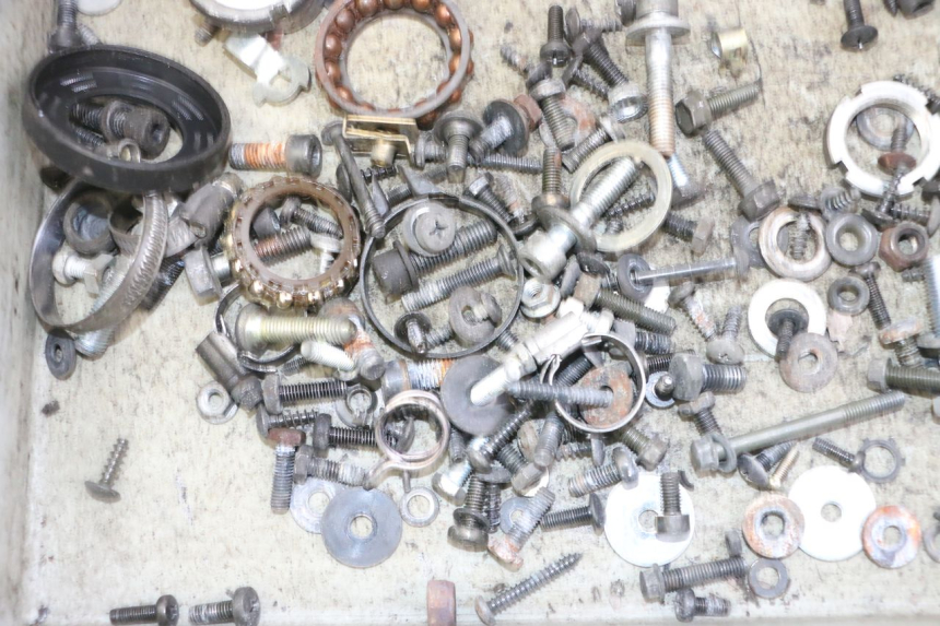 photo de SAC VITI BULLONERIA SUZUKI UH BURGMAN 125 (2002 - 2006) - Zoom sullo stato d'uso