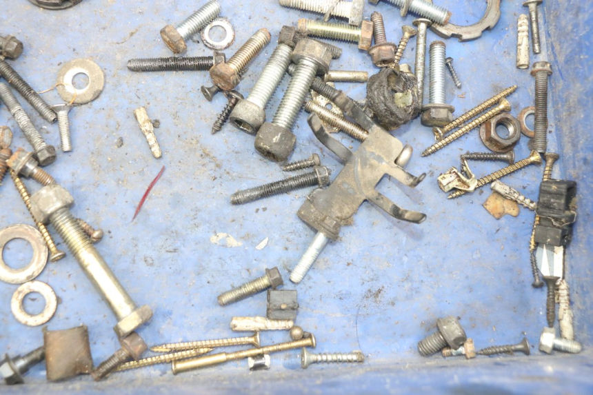 photo de SAC VITI BULLONI PEUGEOT VIVACITY 50 (1998 - 2003) - Zoom sullo stato d'uso