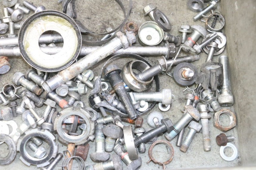 photo de VITI YAMAHA XJ6 ABS 600 (2008 - 2016) - Zoom sullo stato d'uso