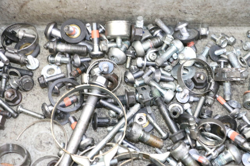 photo de VITI YAMAHA XJ6 ABS 600 (2008 - 2016) - Zoom sullo stato d'uso