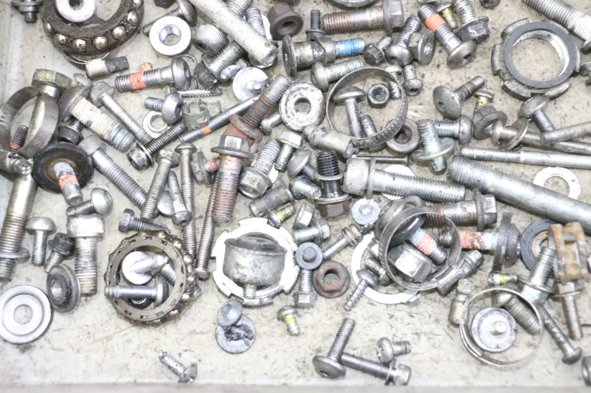 photo de VITI YAMAHA XJ6 ABS 600 (2008 - 2016) - Zoom sullo stato d'uso