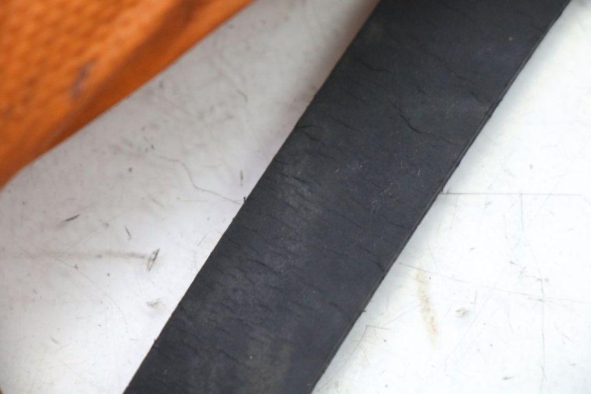 photo de BATTERIA CINGHIA SUZUKI GS GSE 500 (2001 - 2003) - Zoom sullo stato d'uso