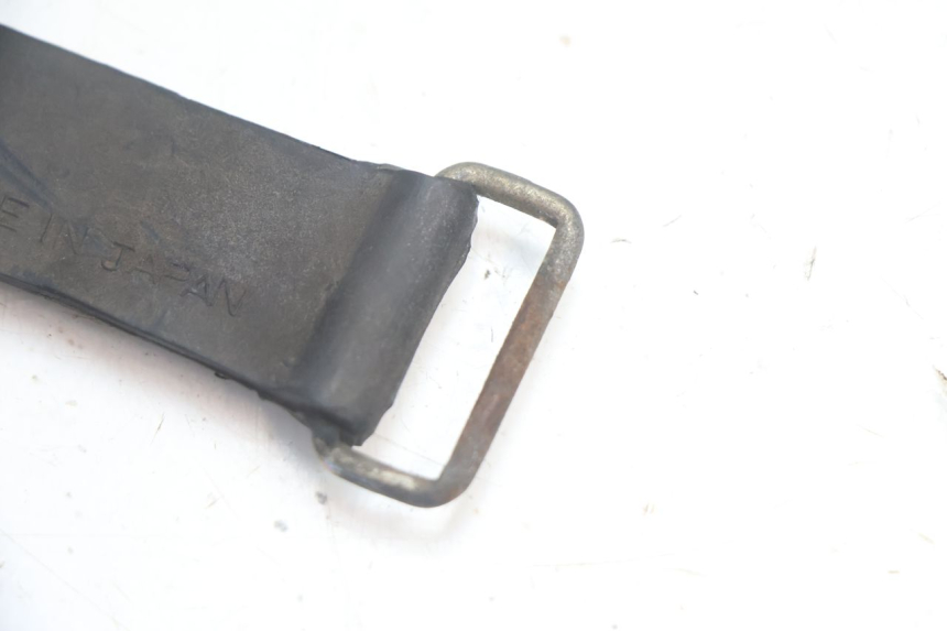 photo de BATTERIA CINGHIA SUZUKI GSX F GSXF 750 (1988 - 1998) - Primo piano tecnico