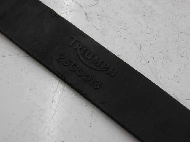 photo de CINGHIA BATTERIA TRIUMPH TROPHY 1200 (1996 - 2003) - Zoom sullo stato d'uso