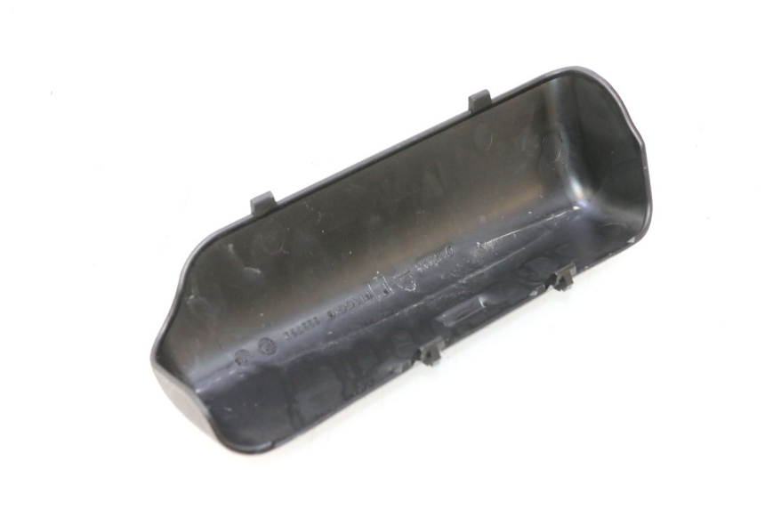 photo de CINGHIA KIT UTENSILI PIAGGIO MP3 LT 400 (2007 - 2012) - Altra angolazione