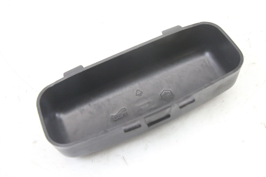 photo de CINGHIA KIT UTENSILI PIAGGIO XEVO - X EVO 125 (2007 - 2017) - Altra angolazione