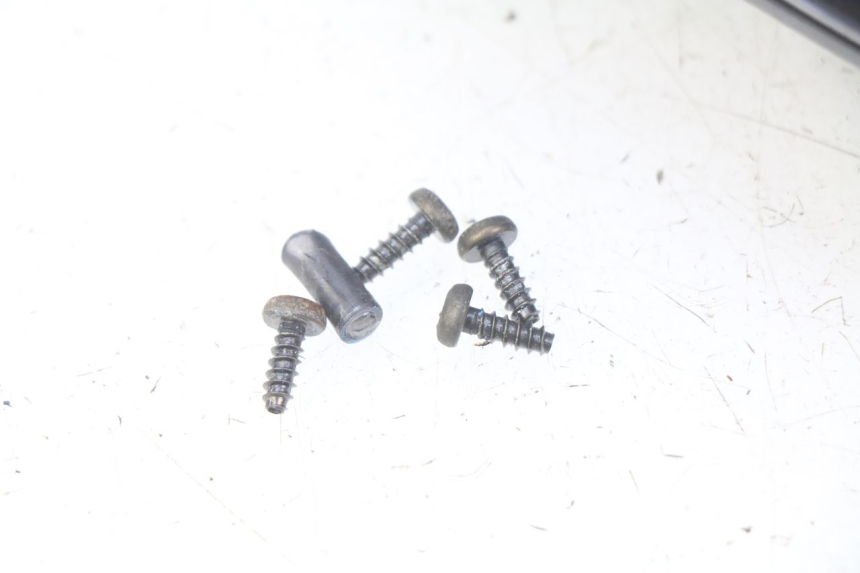 photo de PARABREZZA PEUGEOT KISBEE 4T 50 (2010 - 2017) - Dettagli dei punti di fissaggio