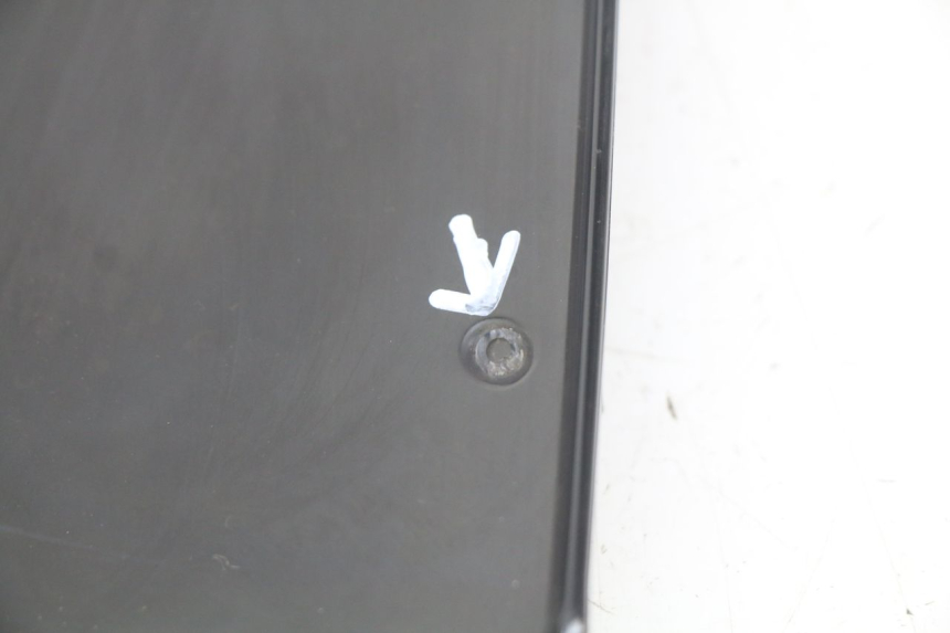 photo de PARABREZZA PEUGEOT KISBEE 4T 50 (2010 - 2017) - Stato della superficie e materiale