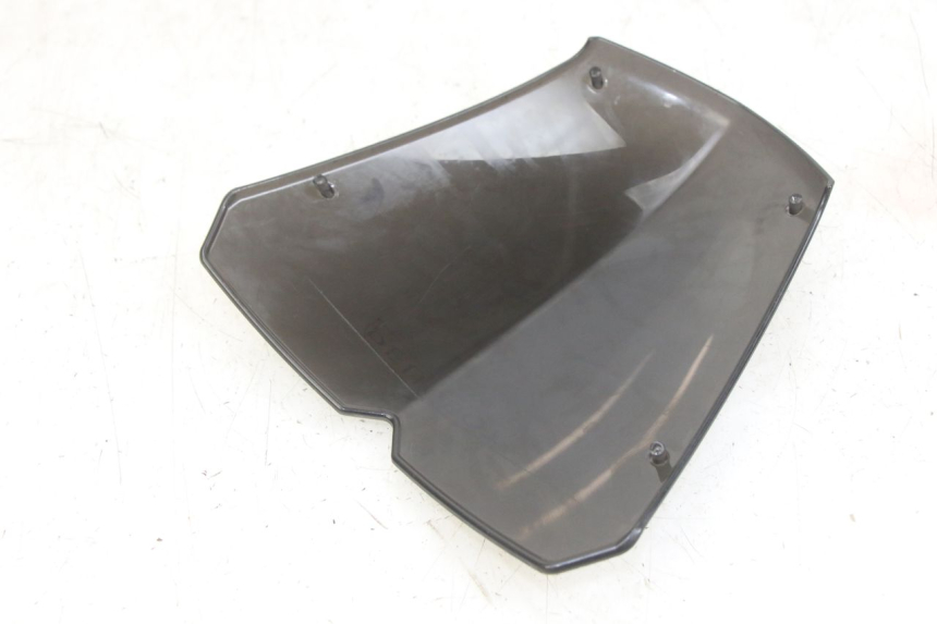 photo de PARABREZZA PEUGEOT KISBEE 4T 50 (2010 - 2017) - Zoom sullo stato d'uso