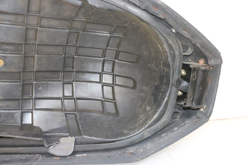 photo de SELLE KYMCO AGILITY 16+ 4T 50 (2018 - 2023) - Zoom sui componenti