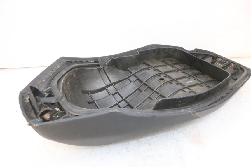 photo de SELLE KYMCO AGILITY 16+ 4T 50 (2018 - 2023) - Dettagli dei punti di fissaggio