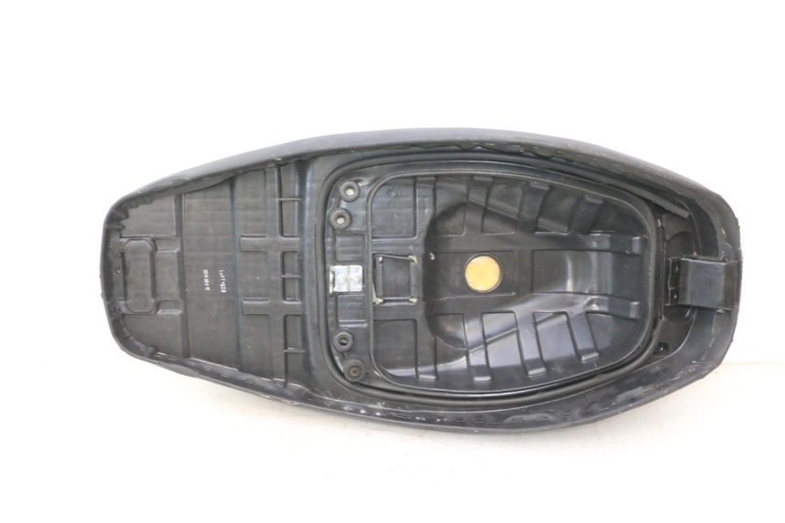 photo de SELLE KYMCO AGILITY 4T 50 (2018 - 2022) - Dettagli dei punti di fissaggio