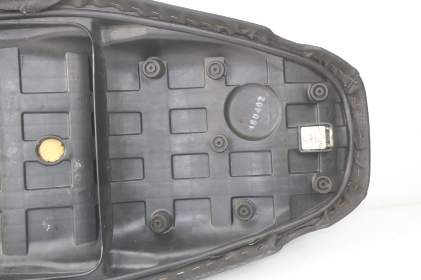 photo de SELLA KYMCO AGILITY CITY 4T 50 (2008 - 2016) - Dettagli dei punti di fissaggio